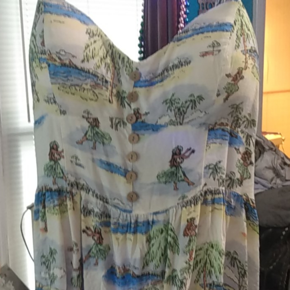 Dress - Picture 3 of 3